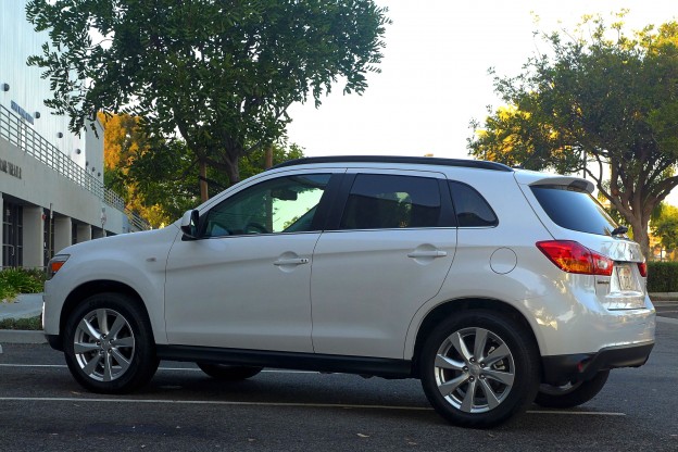 Mitsubishi Outlander Side View