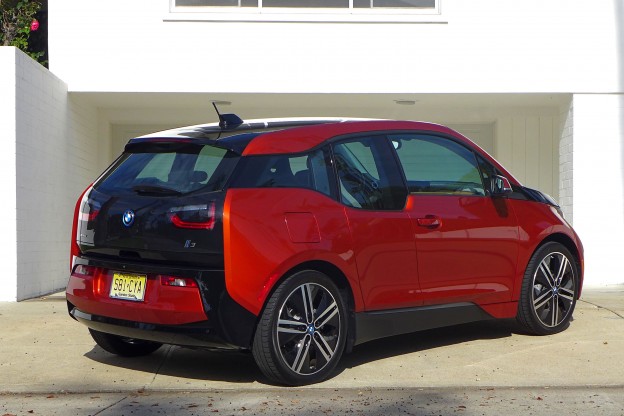 2015 BMW i3 rear three quarter