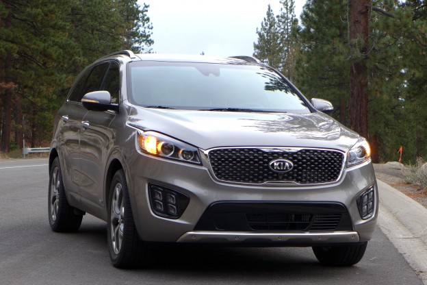 2016 Kia Sorento front