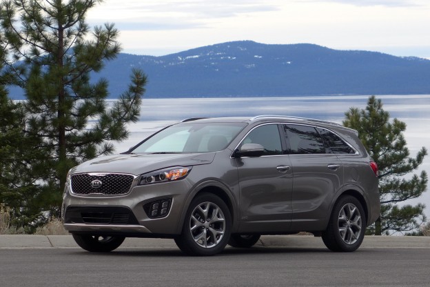 2016 Kia Sorento front three quarter