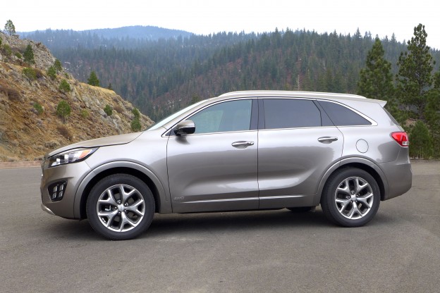 2016 Kia Sorento side