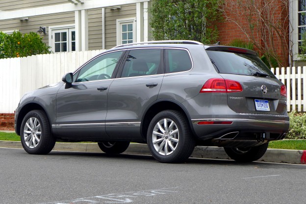 2015 Touareg rear three quarter view