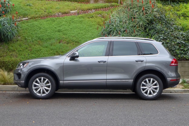 2015 Touareg side view