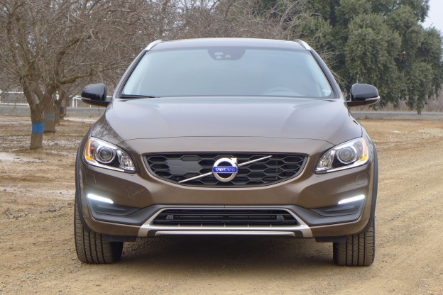 2015 V60 Cross Country Front