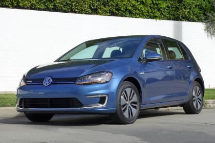 A three-quarter front view of the 2015 Volkswagen e-Golf