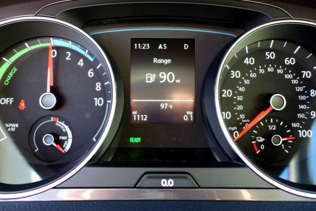 The gauges of the 2015 Volkswagen e-Golf