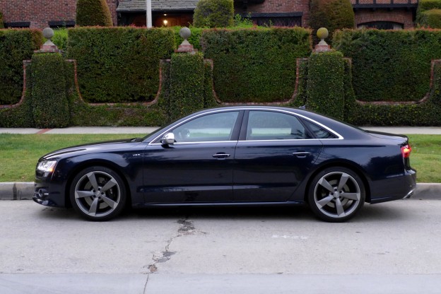 2015 Audi S8 side view