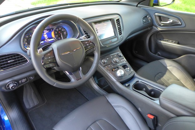 Chrysler 200S dashboard