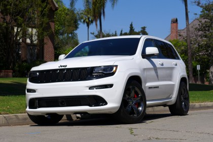 A three-quarter front view of the 2015 Jeep Grand Cherokee SRT