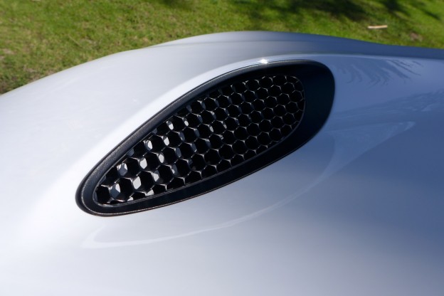 2015 Grand Cherokee SRT hood vent