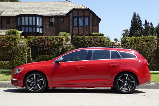 2016 Volvo V60 side view