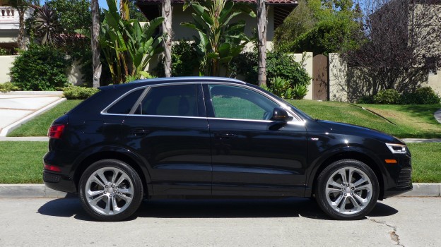 Audi Q3 Side View