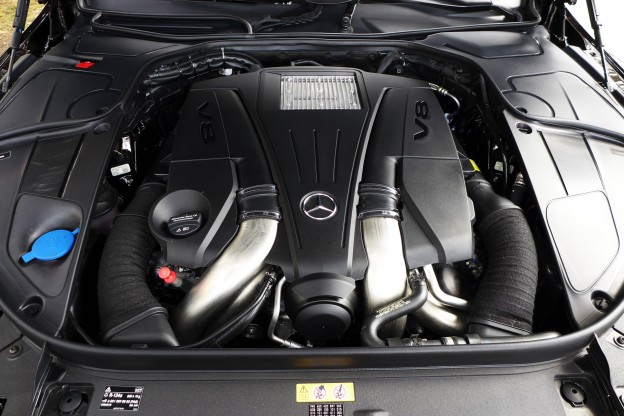 Mercedes-Benz S550 V8 Engine