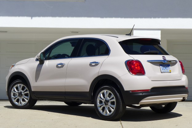 2016 Fiat 500X rear quarter