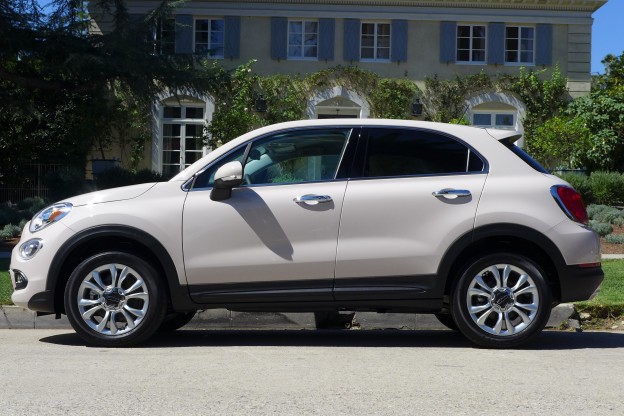 A side view of the 2016 Fiat 500X