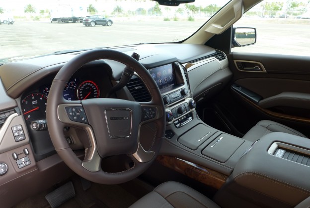 2016 GMC Yukon dashboard