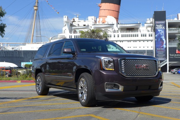 A three-quarter front view of the 2016 GMC Yukon XL Denali 4WD