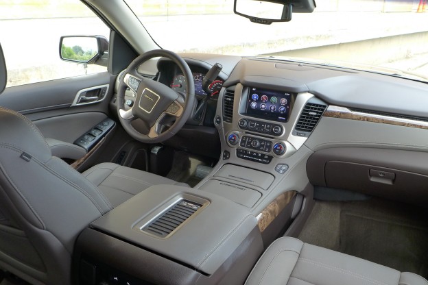 The interior of the 2016 GMC Yukon XL Denali 4WD