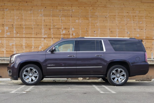 A side view of the 2016 GMC Yukon XL Denali 4WD