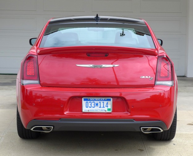Rear view of the 2015 Chrysler 300S