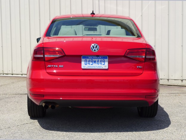 A rear view of the 2015 Volkswagen Jetta SE TSI