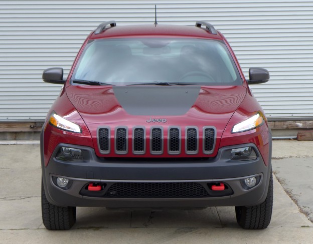 A front view of the 2016 Jeep Cherokee Trailhawk 4x4
