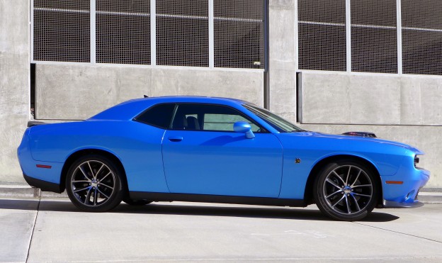 Side view of the 2015 Dodge Challenger Scat Pack Shaker