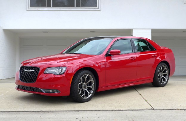 A three-quarter front view of the 2015 Chrysler 300S