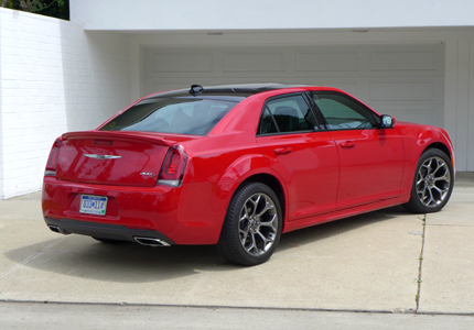 A three-quarter rear view of the 2015 Chrysler 300S