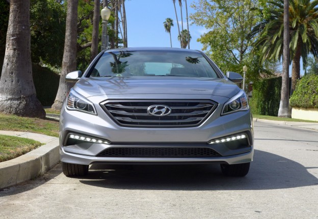 A front view of the 2016 Hyundai Sonata Sport 2.0T