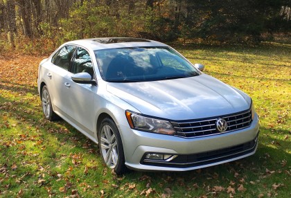 A three-quarter front view of the 2016 Volkswagen SEL Premium