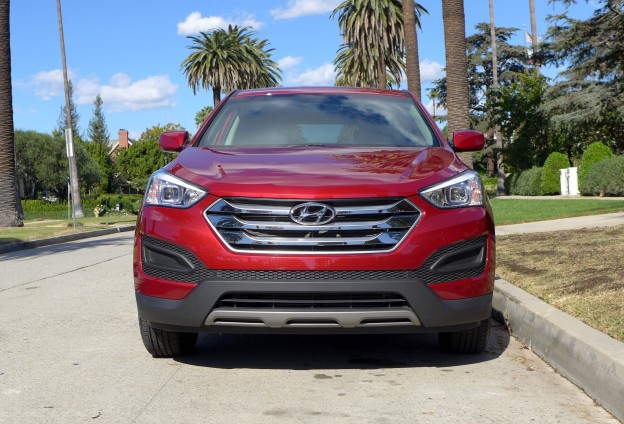 Front view of the 2016 Hyundai Santa Fe Sport FWD 2.4