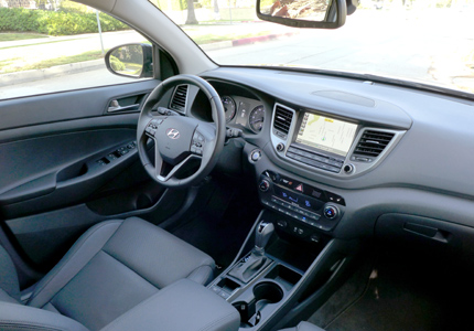 An interior view of the 2016 Hyundai Tucson Limited FWD