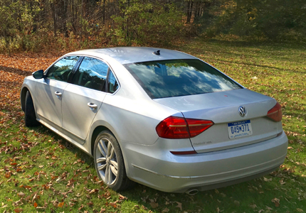 A three-quarter rear view of the 2016 Volkswagen Passat SEL Premium