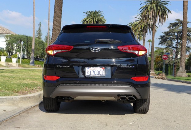 A rear view of the 2016 Hyundai Tucson Limited FWD