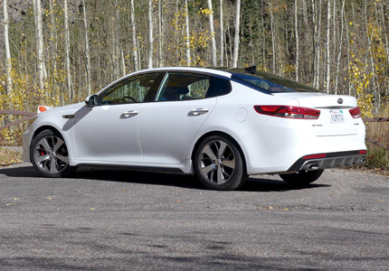 A three-quarter rear view of the 2016 Kia Optima 2.0T SX