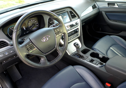 An interior view of the 2016 Hyundai Sonata Hybrid Limited