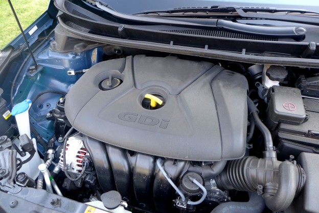 The 2.0-liter DOHC 4-cylinder engine in the 2016 Hyundai Elantra GT