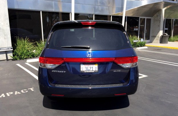 A rear view of the 2015 Honda Odysssey 5-Door Touring Elite