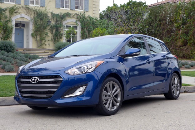 A three-quarter front view of the 2016 Hyundai Elantra GT