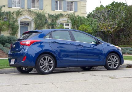 A three-quarter rear view of the 2016 Hyundai Elantra GT