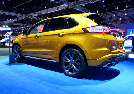 A three-quarter rear view of the 2015 Ford Edge Sport AWD