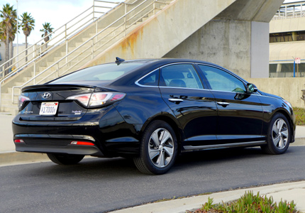 A three-quarter rear view of the 2016 Hyundai Sonata Hybrid Limited