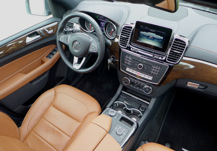 An interior view of the 2016 Mercedes-Benz GLE 400