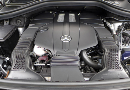 The 3.0-liter biturbo gasoline V6 powering the 2016 Mercedes-Benz GLE 400