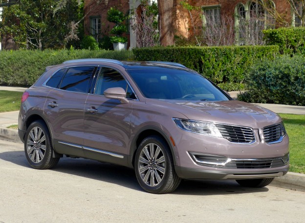 A three-quarter front view of the 2016 Lincoln MKX Black Label AWD