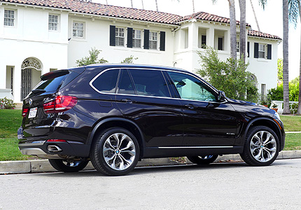 A three-quarter rear view of a 2016 BMW X5 xDrive40e