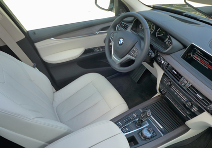 An interior view of a 2016 BMW X5 xDrive40e