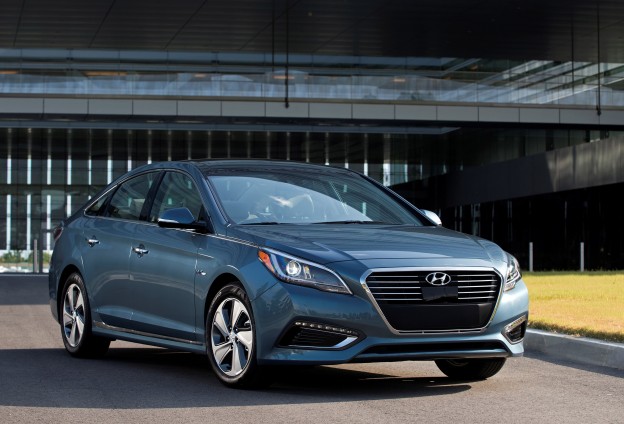 A three-quarter front view of the 2016 Hyundai Sonata Plug-In Hybrid