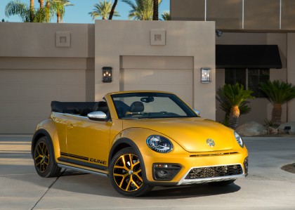 A three-quarter front view of the 2016 Volkswagen Beetle Dune Convertible